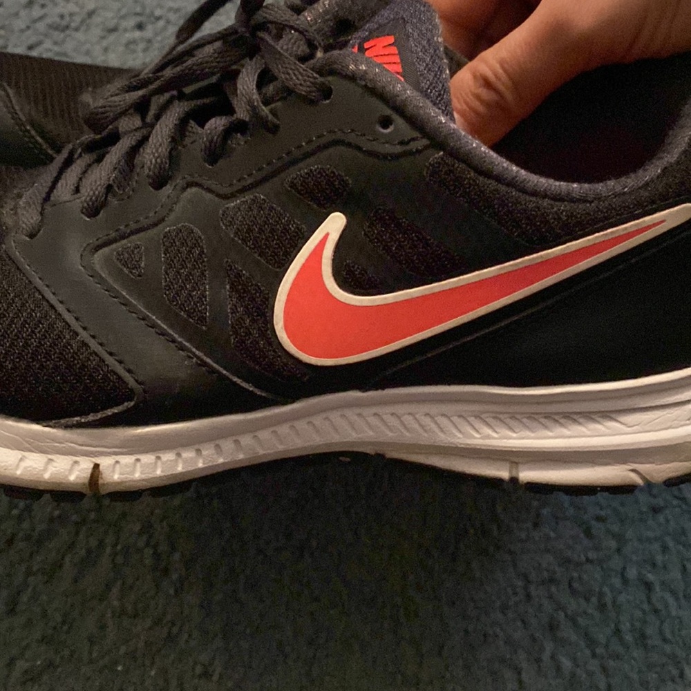 Nike women sneaker size 8.5 - Picture 7 of 7